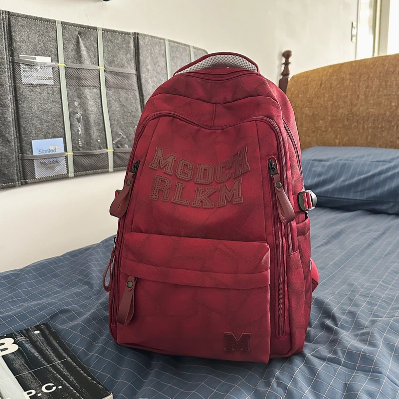 Moderner, strukturierter Schulrucksack