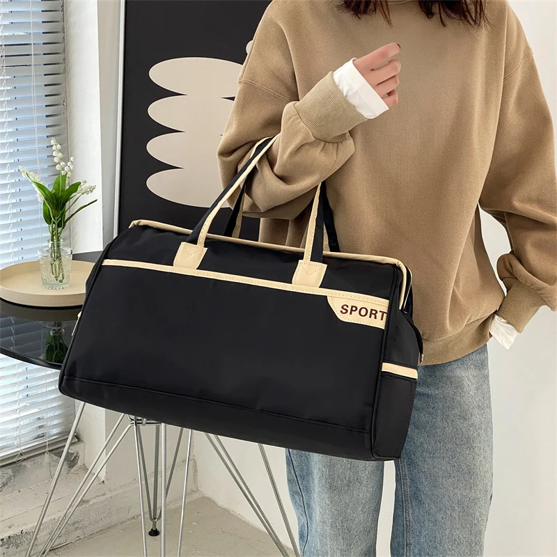 Sportliche Reisetasche mit vielseitigen Fächern