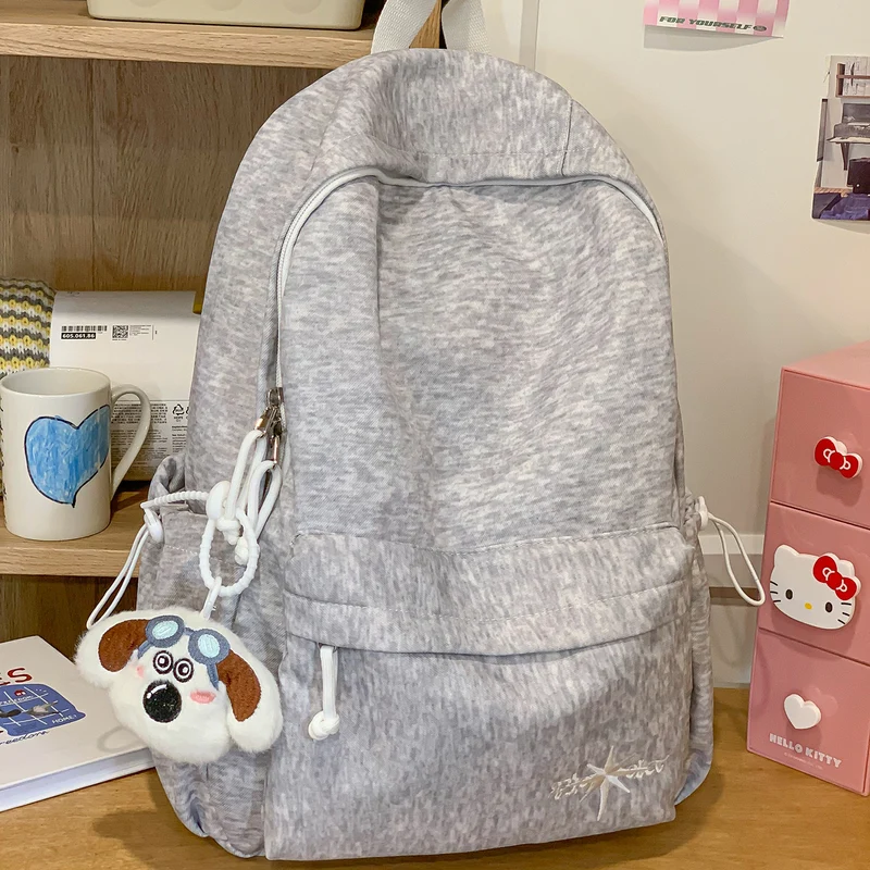 Klassischer Schulrucksack aus Stoff mit Reißverschluss