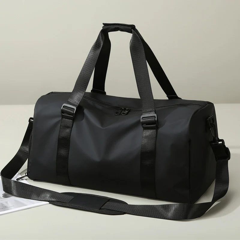 Sportliche Reisetasche mit wasserabweisendem Material und mehreren Fächern Skanto