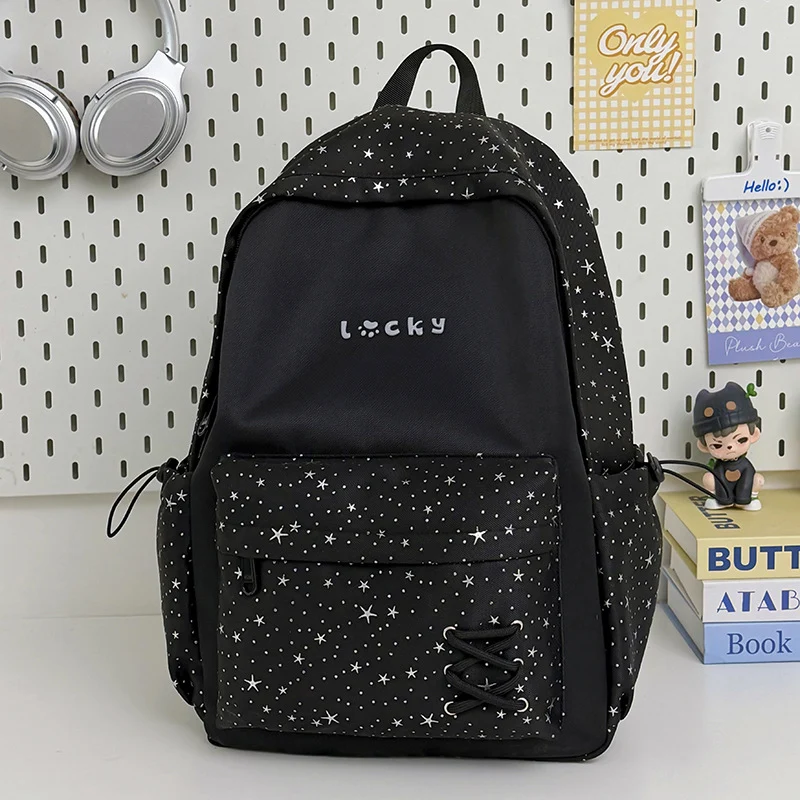 Charmanter Schulrucksack für Schüler mit Sternenapplikationen