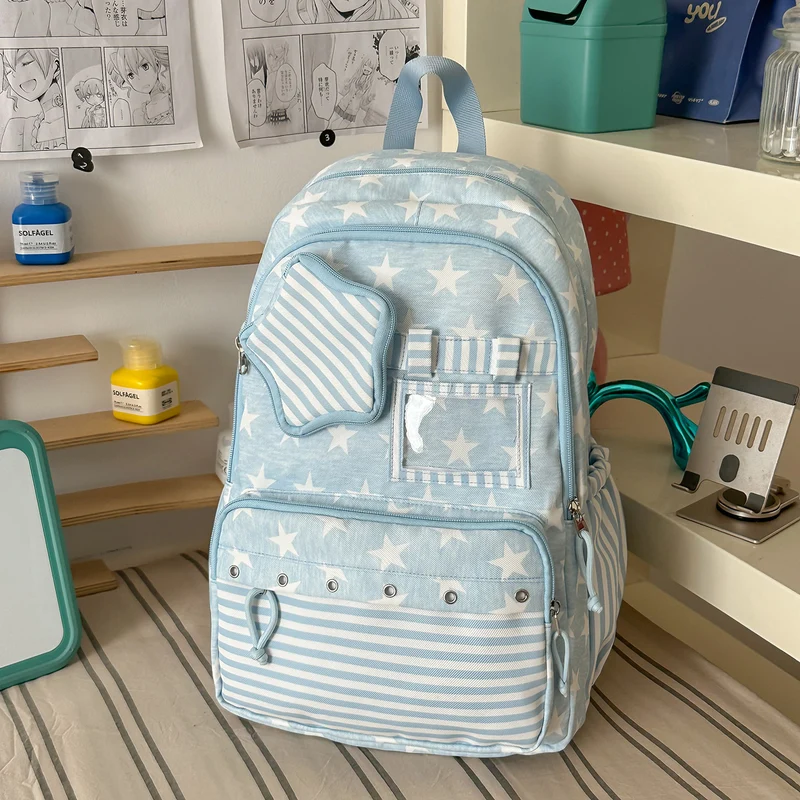 Charmanter Schulrucksack mit Sternenapplikationen