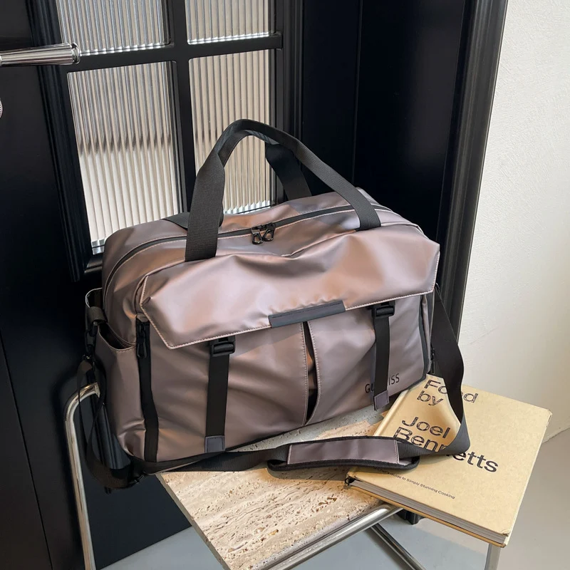 Sportliche Reisetasche mit verstellbarem Schultergurt Skanto