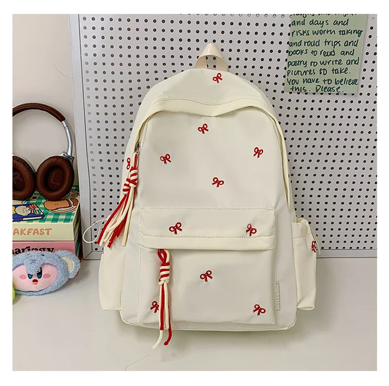 Charmanter bestickter Schulrucksack