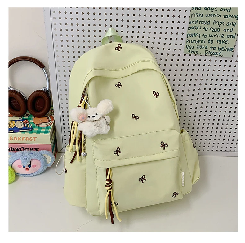 Charmanter bestickter Schulrucksack