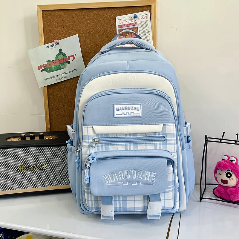 Klassischer Schulrucksack mit Karomuster