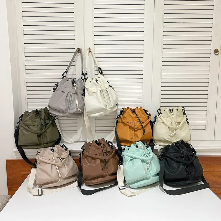 Moderne Wochenendtasche im praktischen Kordelzug-Design Skanto