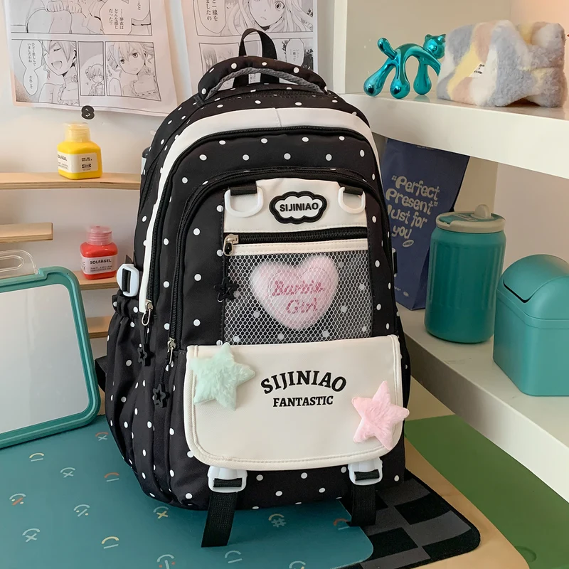 Rucksack mit Polka-Dots und mehreren Fächern