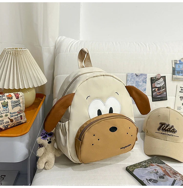 Verspielter Schulrucksack mit Hunde-Motiv
