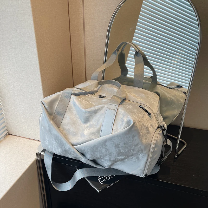 Sportliche Reisetasche mit innovativem Design und multifunktionalen Taschen Skanto