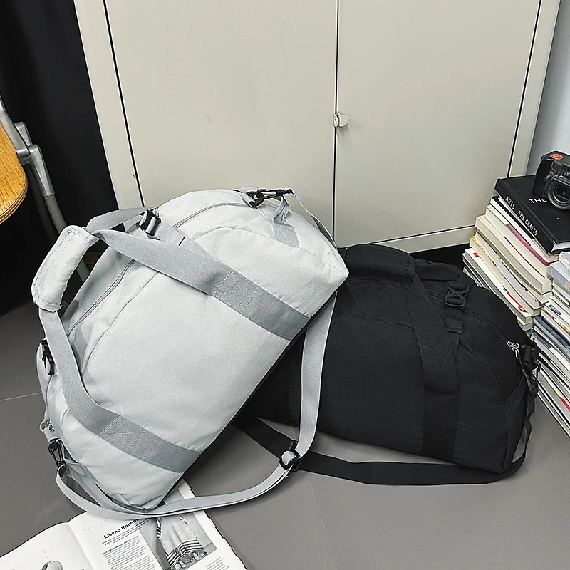 Sportliche Reisetasche aus strapazierfähigem Material mit verstellbarem Schultergurt Skanto