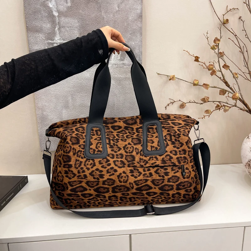 Stofftasche mit fruchtigem Design und multifunktionalen Fächern Skanto