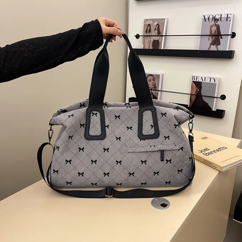 Stofftasche mit fruchtigem Design und multifunktionalen Fächern Skanto