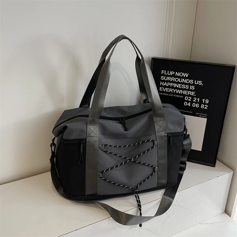 Sportliche Freizeit-Reisetasche mit praktischen Fächern Skanto