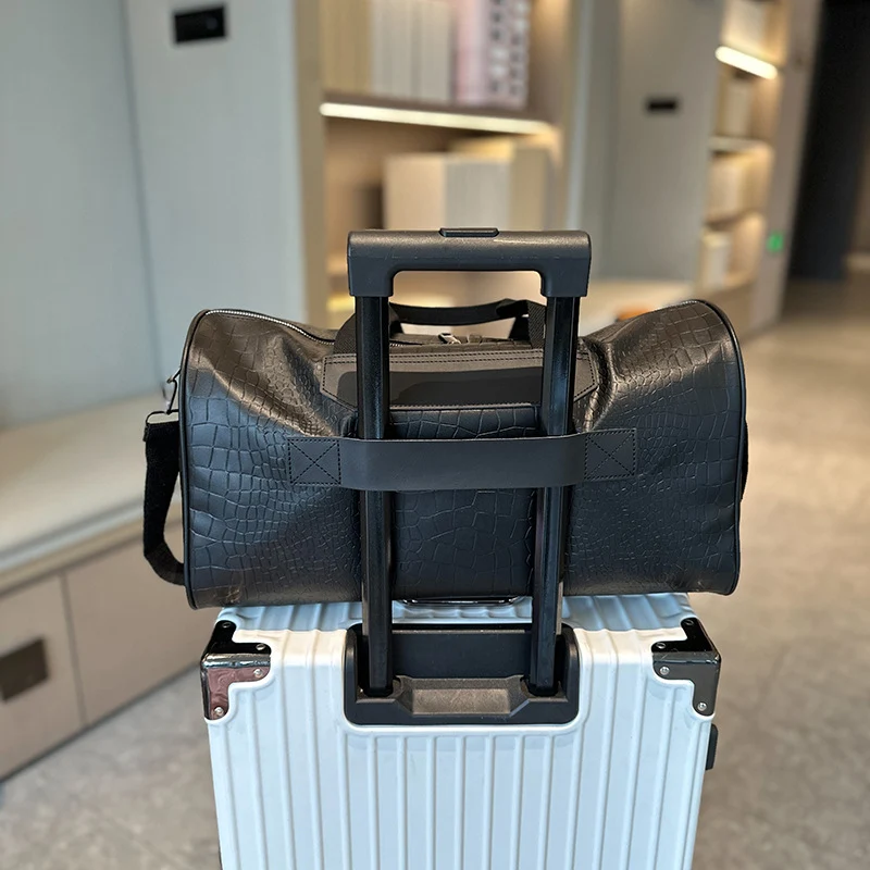 Elegante Reisetasche aus robustem Kunstleder mit Krokodilmuster Skanto