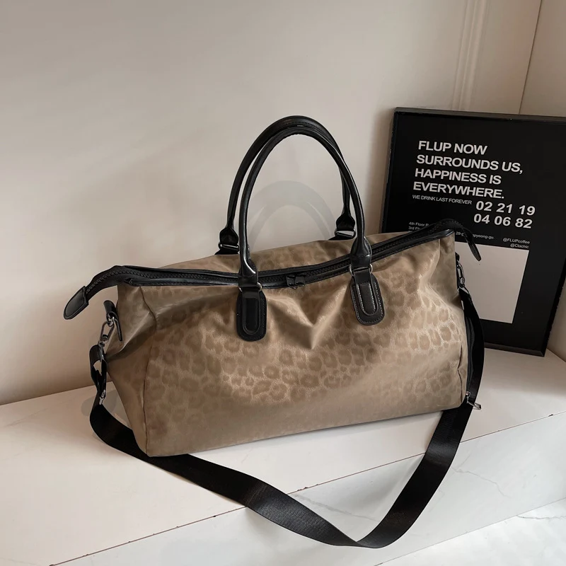 Elegante Reisetasche mit innovativem Leopardenmuster Skanto