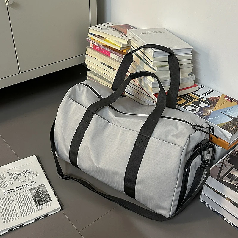 Sportliche Reisetasche mit verstärktem Tragesystem und sicherem Innenfach Skanto