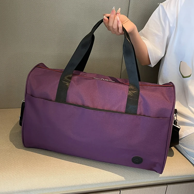 Sportliche Reisetasche mit stabilen Tragegriffen und abnehmbarem Schultergurt Skanto