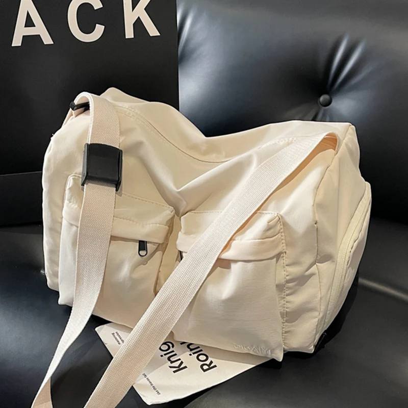 Praktische Outdoor-Reisetasche mit mehreren Fächern Skanto
