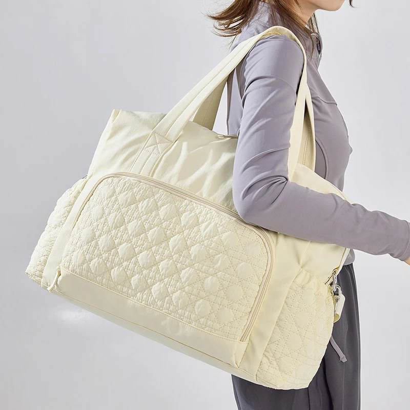 Sportliche Reisetasche mit innovativem Fächerdesign Skanto