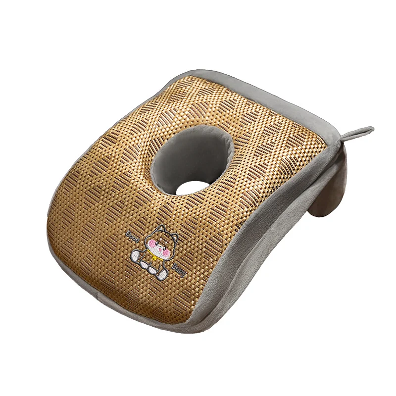 Plüsch-Nackenstützkissen mit ergonomischer Aussparung Skanto
