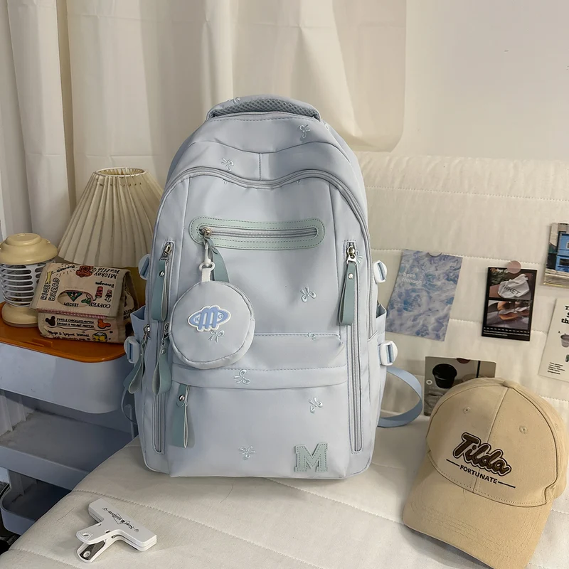 Stilvoller Schulrucksack Skanto mit vielen Taschen
