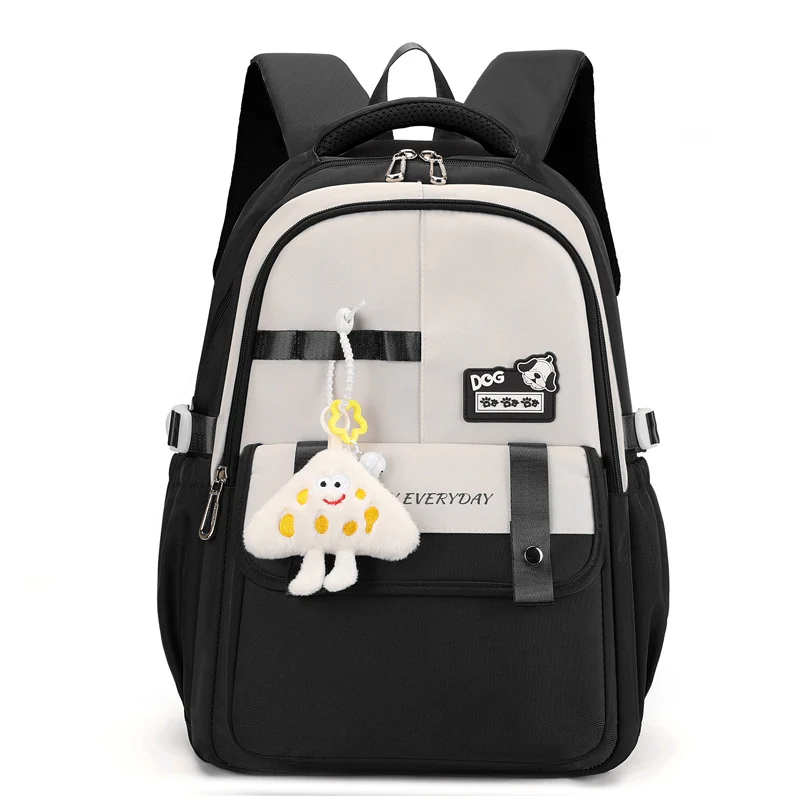 Kinderfreundlicher Rucksack mit hochwertigem Material und lustigem Anhänger Skanto