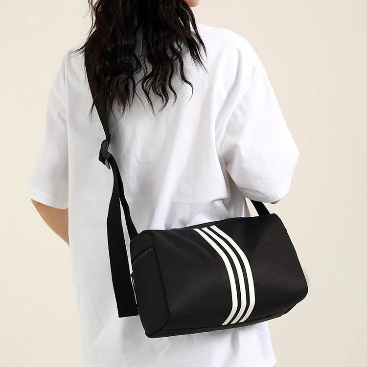 Sportliche Schultertasche Skanto