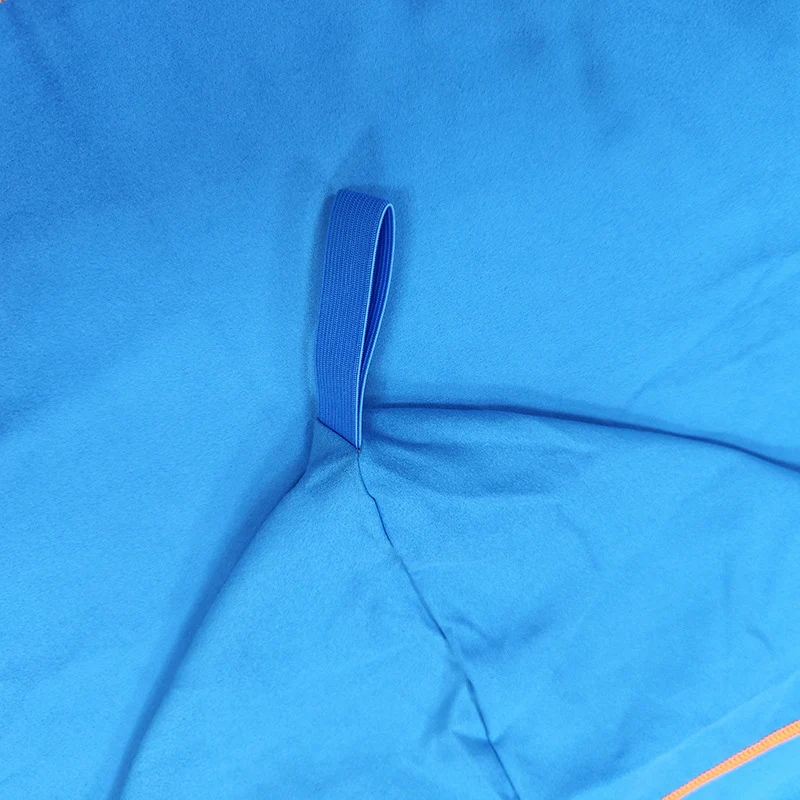 Kapuzenhandtuch mit praktischen Taschen und schnelltrocknendem Material Skanto