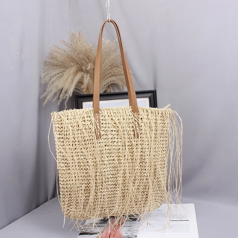 Handgewebte Strandtasche aus Naturmaterial mit Lederdetails Skanto