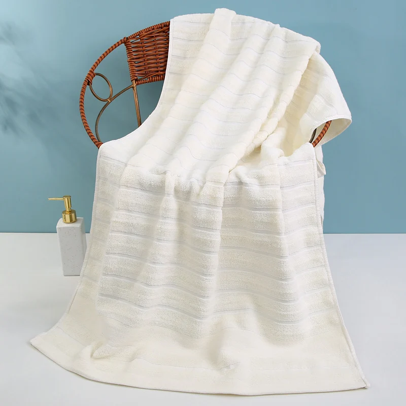 Luxus-Frotteehandtuch mit elegantem Streifenmuster Skanto