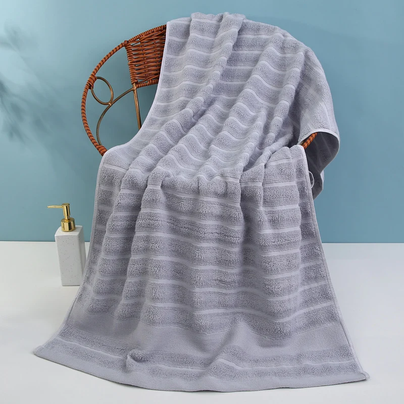 Luxus-Frotteehandtuch mit elegantem Streifenmuster Skanto