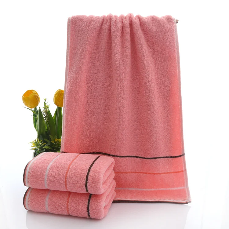 Luxuriöses Frotteehandtuch mit modernem Karomuster Skanto