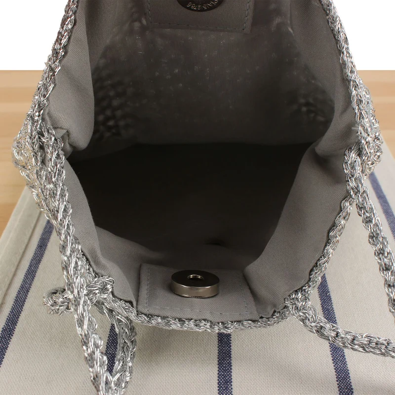 Schultertaschen aus handgeknüpftem Naturmaterial mit feiner Textur Skanto