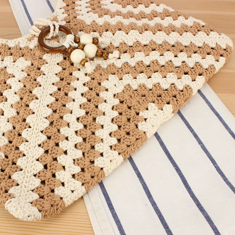 Stylische Handtasche im Chevron-Design Skanto