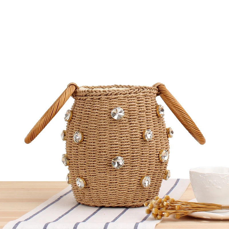 Moderne Korbtasche mit funkelnden Details Skanto