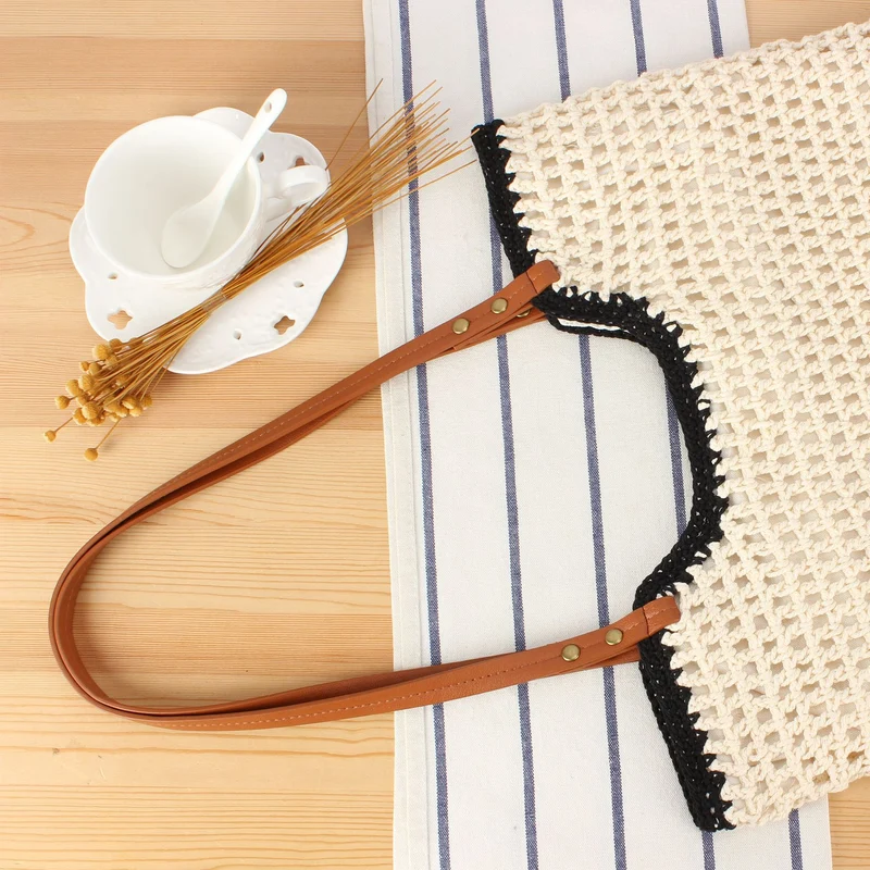 Elegante handgefertigte Korbtasche mit breitem Lederriemen Skanto