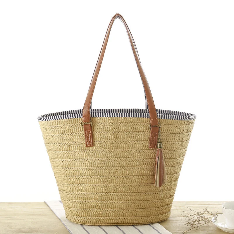 Strandtasche aus handgewebtem Naturmaterial mit elegantem Lederdetail Skanto