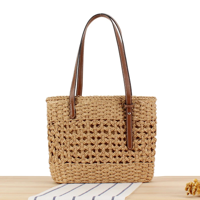 Handtasche aus handgewebtem Stroh mit eleganten Kunstledergriffen Skanto