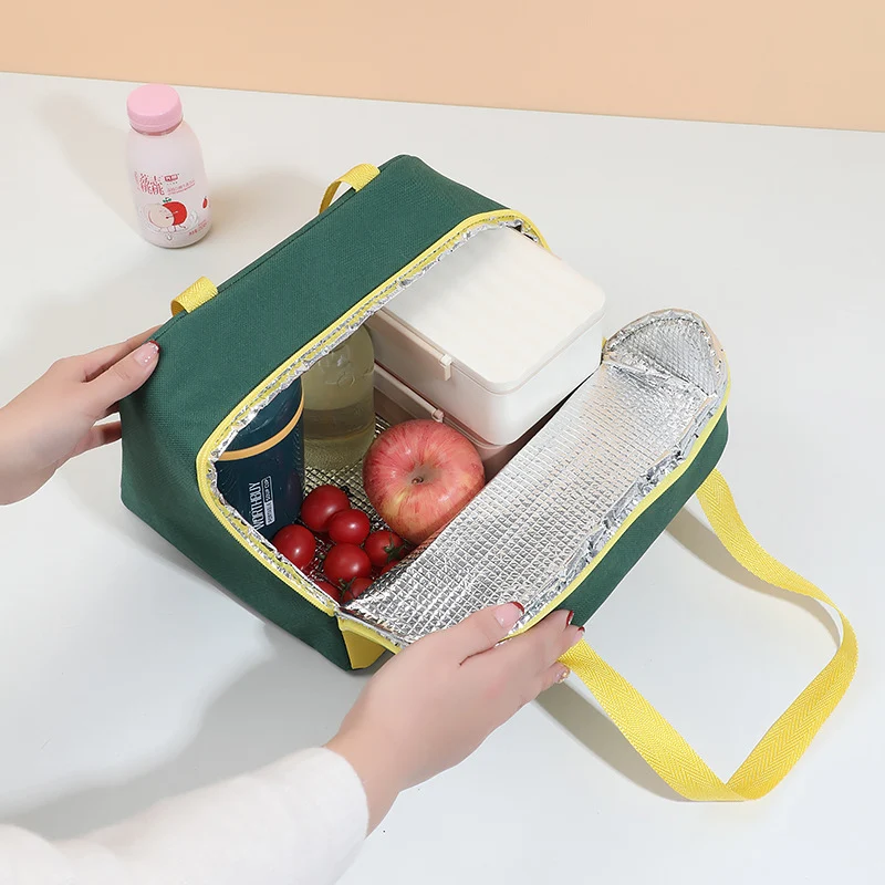 Isolierte Süße Picknicktasche Skanto
