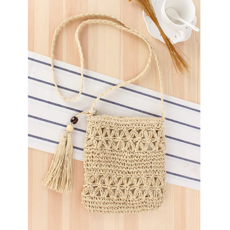 Handtasche aus handgeknüpftem Naturmaterial mit elegantem Fransenanhänger Skanto