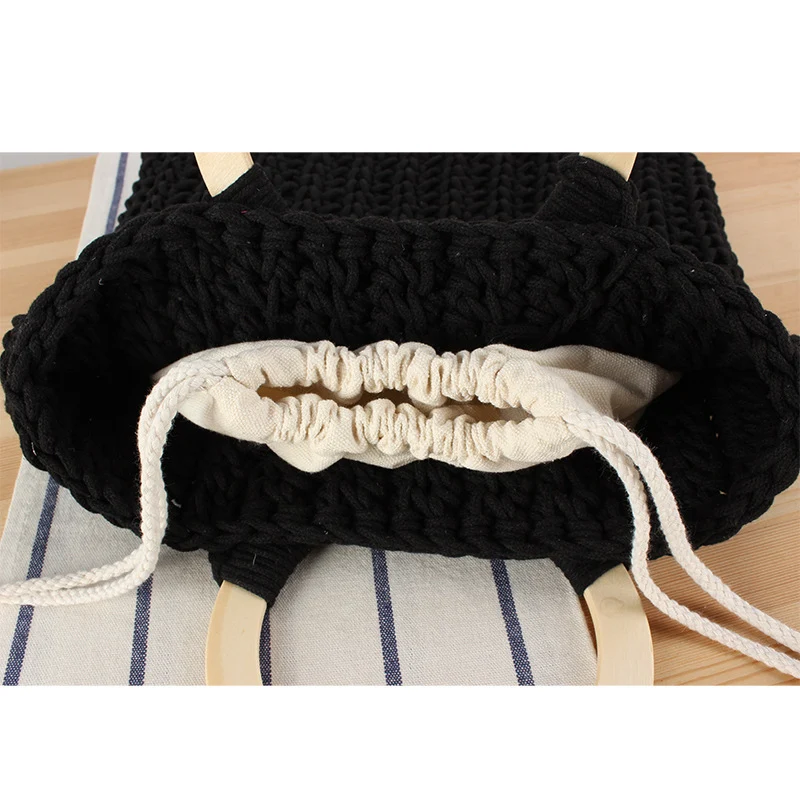 Handtasche mit modernem geometrischem Strickdesign Skanto