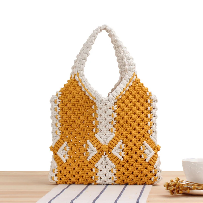 Handgeknüpfte Tragetaschen im modernen skandinavischen Stil Skanto