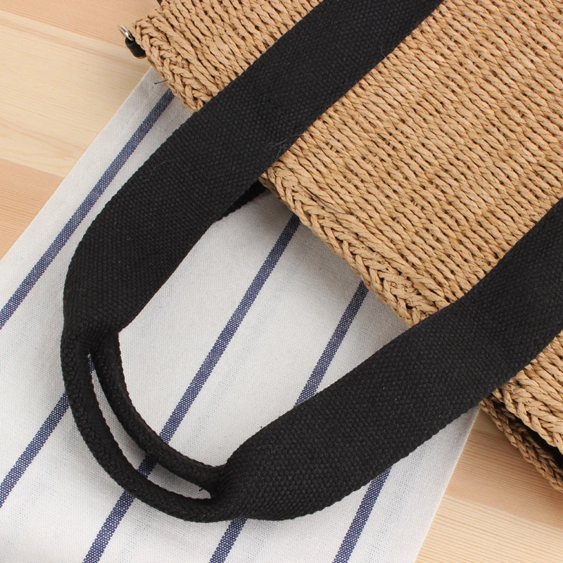Handtasche aus geflochtenem Naturmaterial mit verstellbarem Schulterriemen Skanto