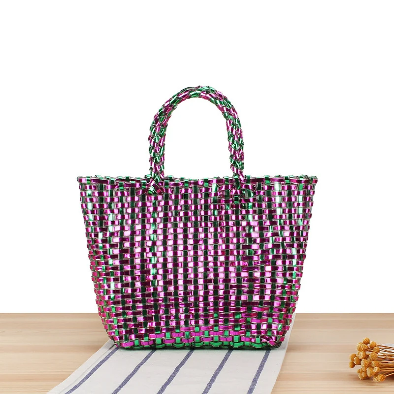 Handtasche aus gewebtem Naturmaterial mit eleganten Akzenten Skanto