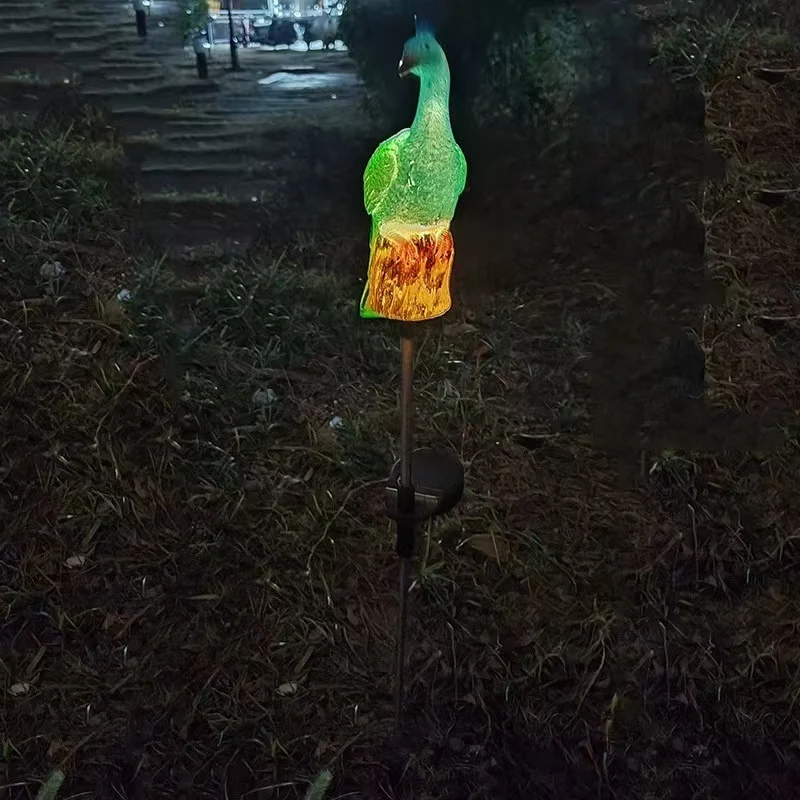 Skanto Solarbetriebene Pfau-Gartensteckerleuchte mit LED-Harzskulptur und wasserdichtem Edelstahlspieß Skanto
