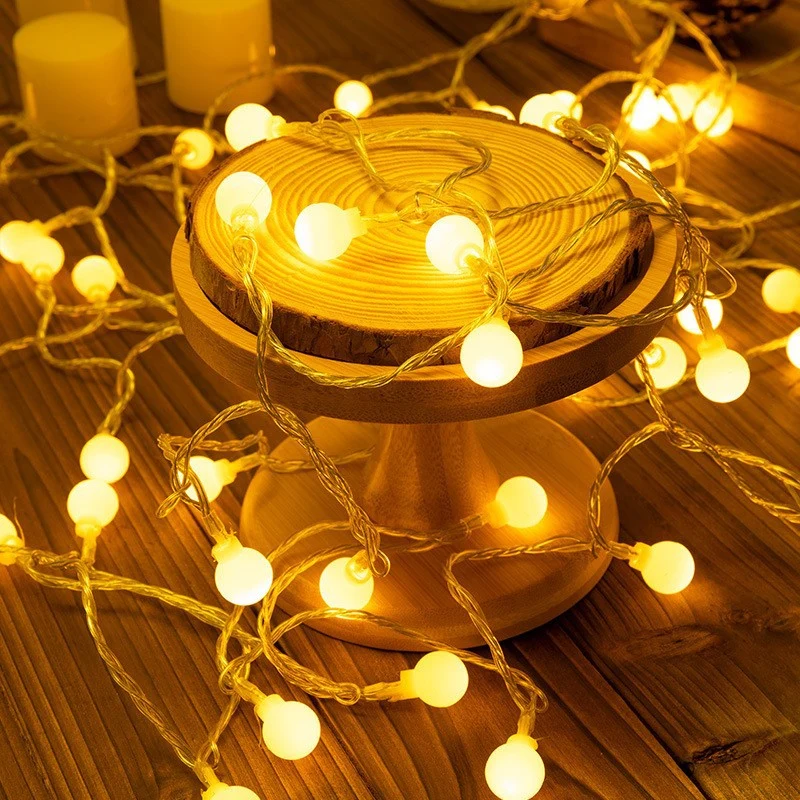 Skanto Kugel-LED-Lichterkette mit wasserdichtem Kupferdraht und strukturierten Klarglasbirnen Skanto
