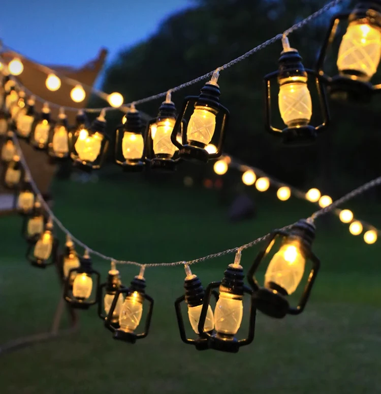 Warmweiße Stern- und Globus-LED-Lichterkette mit Batteriepack und wetterfesten Glühbirnen Skanto
