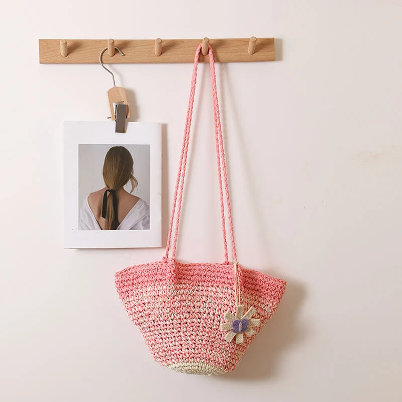 Moderne handgefertigte Handtasche mit Blumenakzent Skanto