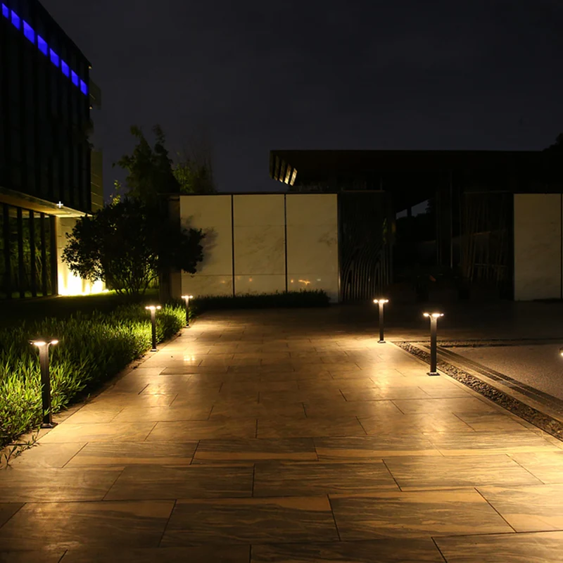 Solarbetriebene flache LED-Wegeleuchte mit zwei Downlights und Ankerbasis Skanto